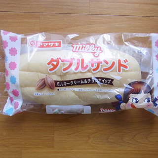 「ヤマザキ ダブルサンド ミルキークリーム＆チョコホイップ 袋1個」のクチコミ画像 by emaさん