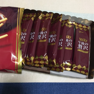 「江崎グリコ ポッキー 午後の贅沢 ショコラ 袋2本×10」のクチコミ画像 by おむちゃんさん