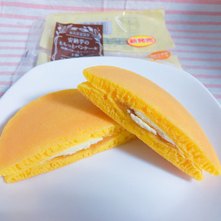「ローソン 安納芋のもちっとパンケーキ 発酵バター入りクリーム 2個入」のクチコミ画像 by レビュアーさん