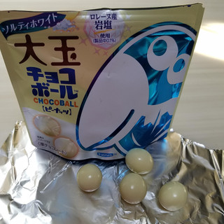 「森永製菓 大玉チョコボール ピーナッツ ソルティホワイト 袋56g」のクチコミ画像 by のあのあさん