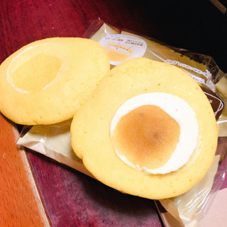 「ローソン 安納芋のもちっとパンケーキ 発酵バター入りクリーム 2個入」のクチコミ画像 by ユズハさん