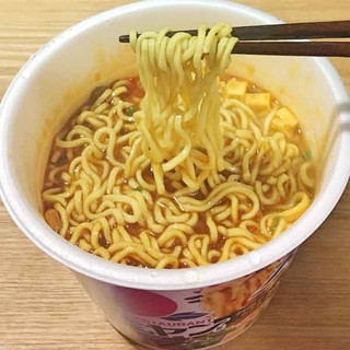 「エースコック スーパーカップ1.5倍 バーミヤン監修 刺激のコク旨麻婆麺 カップ119g」のクチコミ画像 by もみぃさん