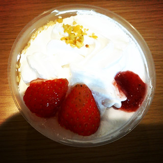 「ドンレミー ごちそう果実苺のショートケーキ カップ1個」のクチコミ画像 by レビュアーさん