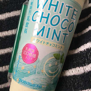 「ファミリーマート ホワイトチョコミント」のクチコミ画像 by まえ子んさん