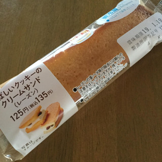 「ファミリーマート 香ばしいクッキーのクリームサンド レーズン」のクチコミ画像 by さっちゅさん