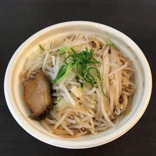 「セブン-イレブン 中華蕎麦とみ田監修豚ラーメン 豚骨醤油」のクチコミ画像 by すずしろさん