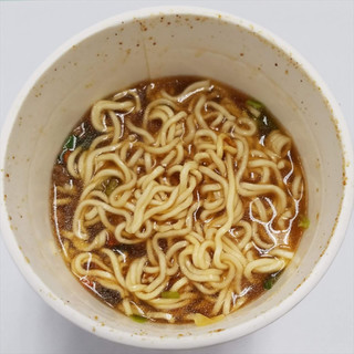 「エースコック マサカのウマサ 中華風あんかけ醤油ラーメン×粒マスタード入れてみた カップ96g」のクチコミ画像 by レビュアーさん