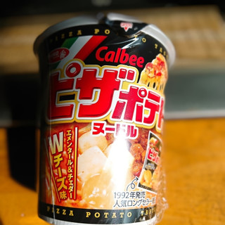 「サッポロ一番 カルビーピザポテト味ヌードル」のクチコミ画像 by すん♀さん