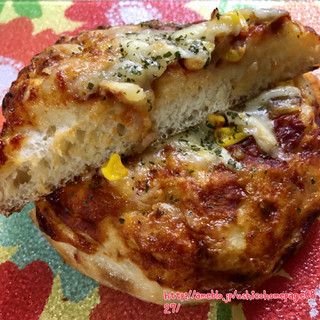 「セブン-イレブン トマトとチーズのもっちりピザパン」のクチコミ画像 by マロンまろんさん