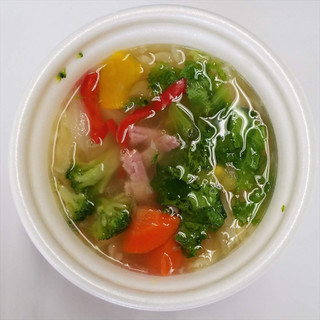 「ファミリーマート 1／2日分の野菜が摂れるコンソメスープ」のクチコミ画像 by レビュアーさん