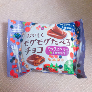 「森永製菓 おいしくモグモグたべるチョコ ミックスベリー 袋30g」のクチコミ画像 by レビュアーさん