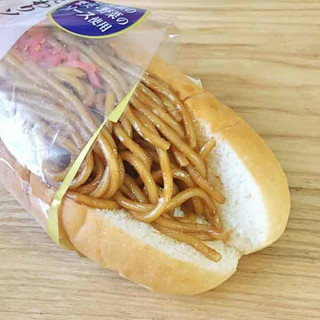 「ヤマザキ こだわりソースの焼きそばパン 袋1個」のクチコミ画像 by もみぃさん