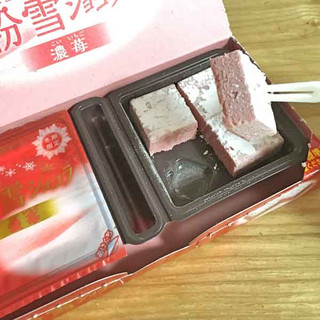 「ブルボン 粉雪ショコラ 濃苺 箱8個」のクチコミ画像 by もみぃさん