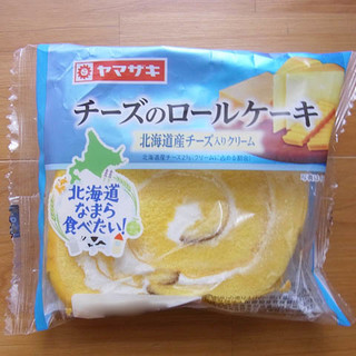 「ヤマザキ チーズのロールケーキ 北海道産チーズ入りクリーム 袋1個」のクチコミ画像 by emaさん