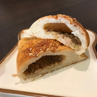 「ファミリーマート ファミマ・ベーカリー 餃子みたいなパン」のクチコミ画像 by すずしろさん