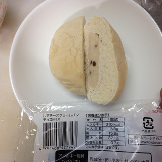 「神戸屋 レアチーズクリームパン チョコMIX 袋1個」のクチコミ画像 by めーぐーさん