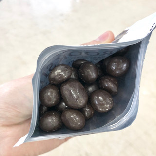 「ブルックサイド ダークチョコレート アサイー＆ブルーベリー 袋200g」のクチコミ画像 by レビュアーさん