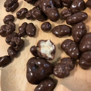 「ロッテ 乳酸菌ショコラ グラノラ 3種のナッツ 袋34g」のクチコミ画像 by レビュアーさん