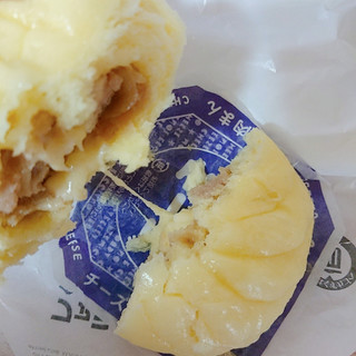 「ファミリーマート チーズ肉まん」のクチコミ画像 by ぺりちゃんさん