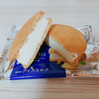 「森永 バタークッキーサンド クリームチーズアイス 袋1個」のクチコミ画像 by ぺりちゃんさん