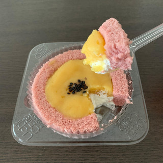 「ローソン 蜜芋ロールケーキ」のクチコミ画像 by すずしろさん