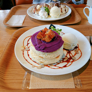 「カフェルクス 紫いものパンケーキ」のクチコミ画像 by ぺりちゃんさん