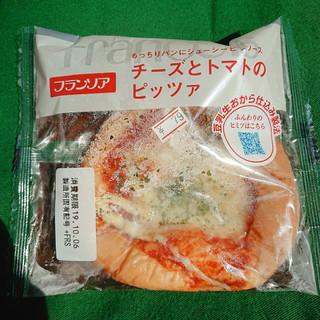 「フランソア チーズとトマトのピッツァ 袋1個」のクチコミ画像 by ぺりちゃんさん
