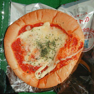 「フランソア チーズとトマトのピッツァ 袋1個」のクチコミ画像 by ぺりちゃんさん