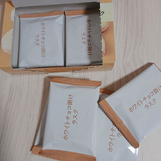 「セブンプレミアム ホワイトチョコ掛けラスク 箱6枚」のクチコミ画像 by ぺりちゃんさん