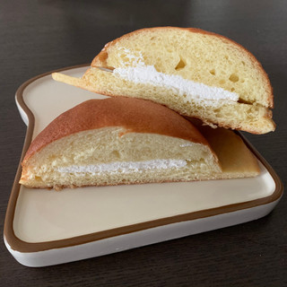 「セブンプレミアム ホイップクリームが入ったブールパン 袋1個」のクチコミ画像 by すずしろさん