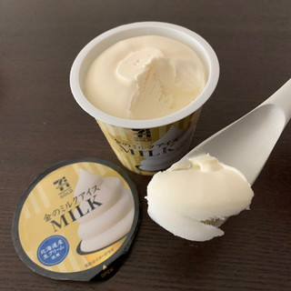 「セブンプレミアムゴールド 金のミルクアイス カップ125ml」のクチコミ画像 by すずしろさん