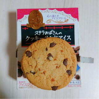 「森永製菓 ステラおばさんのクッキーサンドアイス チョコチップクッキー 箱1個」のクチコミ画像 by ぺりちゃんさん