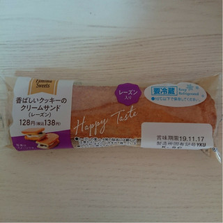 「ファミリーマート 香ばしいクッキーのクリームサンド レーズン」のクチコミ画像 by ぺりちゃんさん