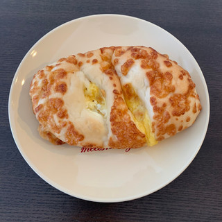 「ファミリーマート ファミマ・ベーカリー 3種のチーズパン」のクチコミ画像 by すずしろさん