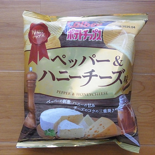 「カルビー ポテトチップス ペッパー＆ハニーチーズ味 袋55g」のクチコミ画像 by emaさん