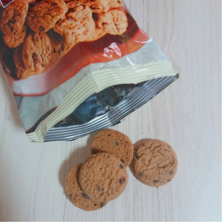 「ローソン おやつごろ。 チョコチップクッキー 袋90g」のクチコミ画像 by ぺりちゃんさん