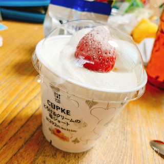 「ローソン とろけるクリームの苺ショート」のクチコミ画像 by いうきさん