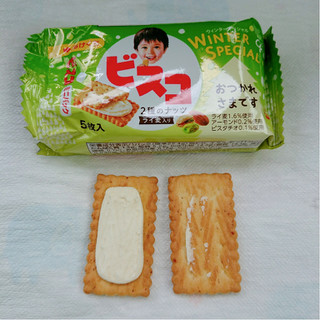 「江崎グリコ ビスコ 2種のナッツ ライ麦粉入り 袋5枚」のクチコミ画像 by ぺりちゃんさん