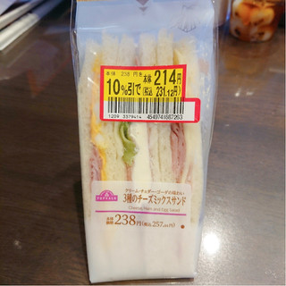 「トップバリュ 3種のチーズミックスサンド」のクチコミ画像 by ぺりちゃんさん