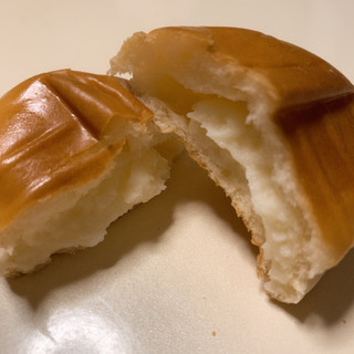 「ヤマザキ 薄皮 レアチーズ風味クリームパン 袋5個」のクチコミ画像 by fish moonさん