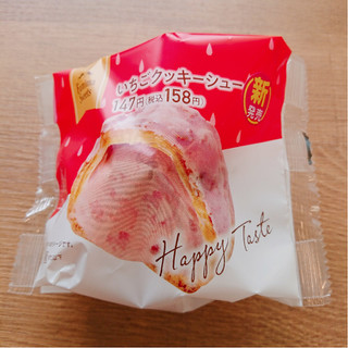 「ファミリーマート いちごクッキーシュー」のクチコミ画像 by ぺりちゃんさん
