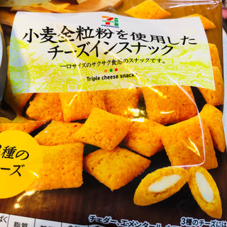 「セブンプレミアム チーズインスナック 3種のチーズ 袋40g」のクチコミ画像 by みかづきさん