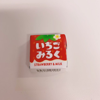 「チロル チロルチョコ いちごみるく 1個」のクチコミ画像 by ぷて1103さん