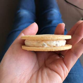 「ル・フレンド さくさくクッキーサンド レーズンバタークリーム 袋1個」のクチコミ画像 by paguyosh47さん