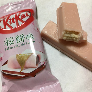 「ネスレ キットカット ミニ 桜餅味 袋12枚」のクチコミ画像 by まえ子んさん