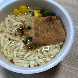 「日清食品 日清デカうま きつねうどん カップ106g」のクチコミ画像 by レビュアーさん