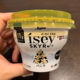 「日本ルナ Isey SKYR バニラ カップ120g」のクチコミ画像 by すずしろさん