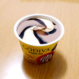 「ゴディバ カップアイス 黒蜜とミルクチョコレート カップ100ml」のクチコミ画像 by とびこさん