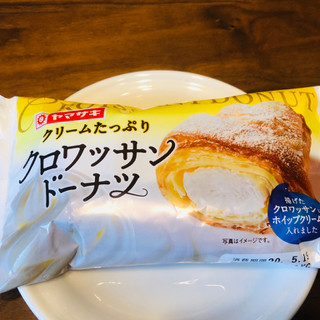 「ヤマザキ クリームたっぷりクロワッサンドーナツ 袋1個」のクチコミ画像 by Memoさん