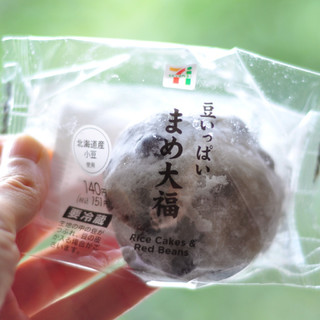 「セブン-イレブン 豆いっぱい まめ大福」のクチコミ画像 by レビュアーさん